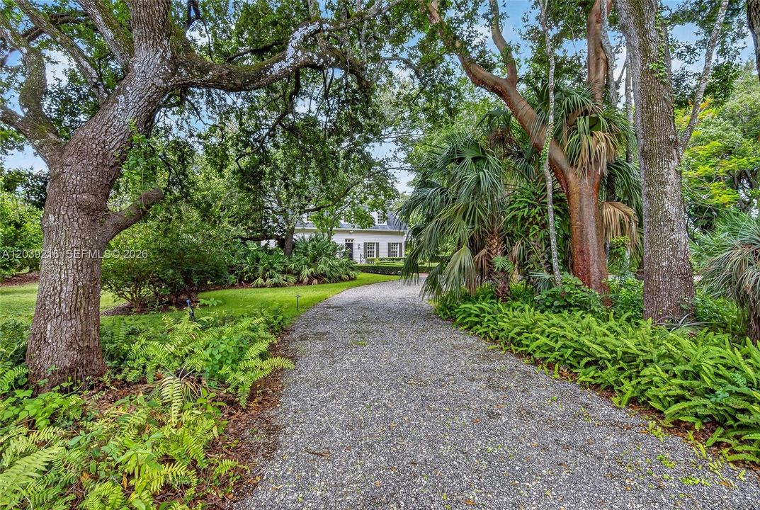 For Sale: $2,100,000 (3 beds, 2 baths, 3674 Square Feet)