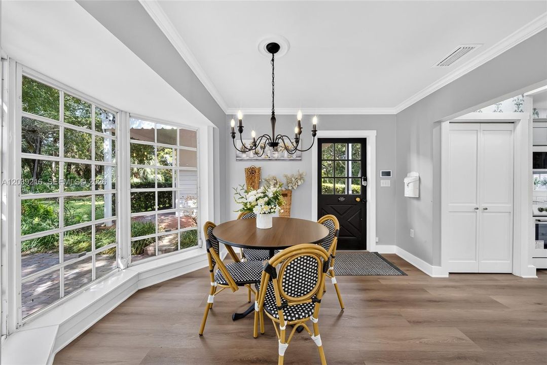 For Sale: $2,100,000 (3 beds, 2 baths, 3674 Square Feet)