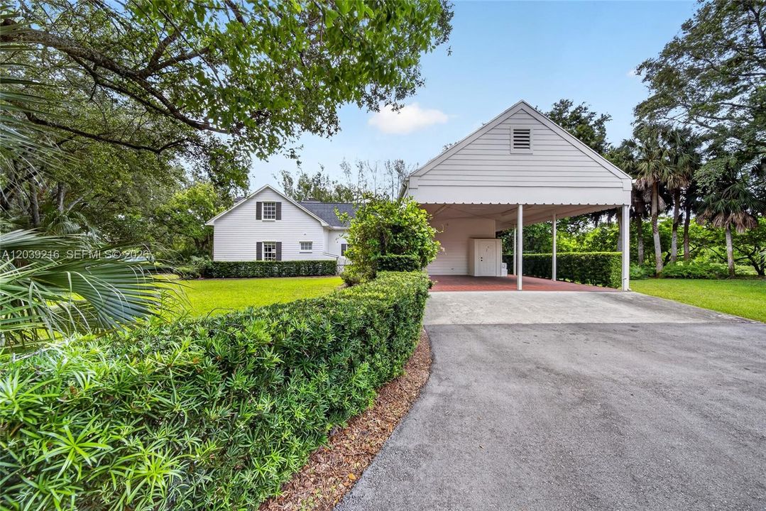 For Sale: $2,100,000 (3 beds, 2 baths, 3674 Square Feet)