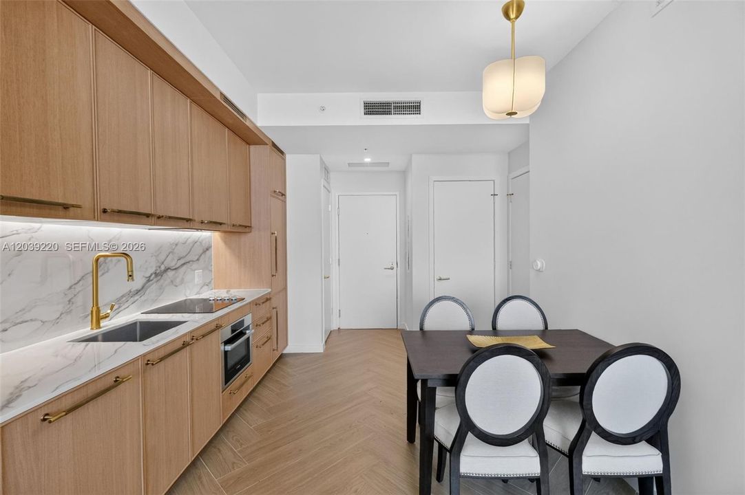En Venta: $730,000 (1 camas, 1 baños, 720 Pies cuadrados)