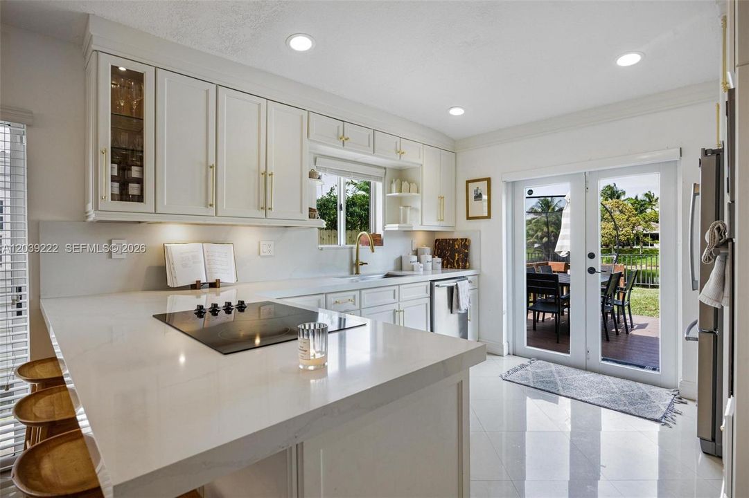 For Sale: $585,000 (3 beds, 2 baths, 1369 Square Feet)