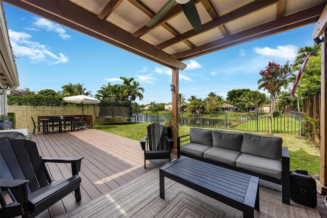 For Sale: $585,000 (3 beds, 2 baths, 1369 Square Feet)