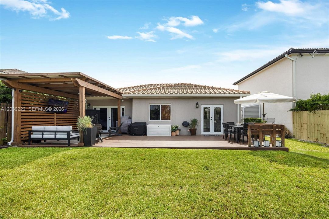 For Sale: $585,000 (3 beds, 2 baths, 1369 Square Feet)