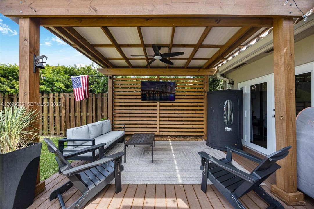 For Sale: $585,000 (3 beds, 2 baths, 1369 Square Feet)