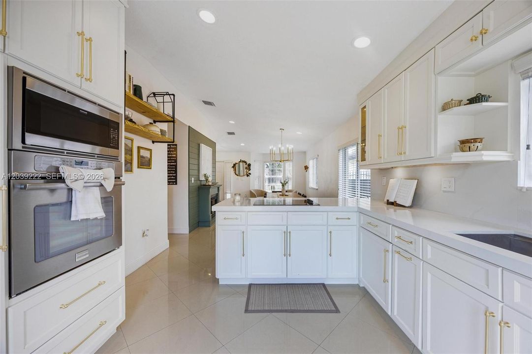 For Sale: $585,000 (3 beds, 2 baths, 1369 Square Feet)
