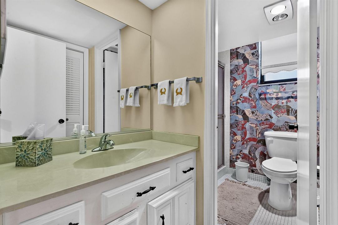 22 Bathroom 01