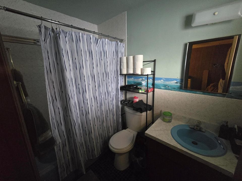 1005 Master Bathroom