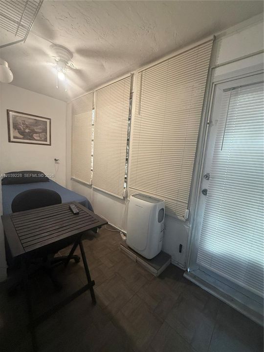 Florida/office/ guest bedroom
