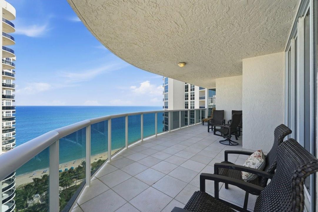 Great Balcony at 2201