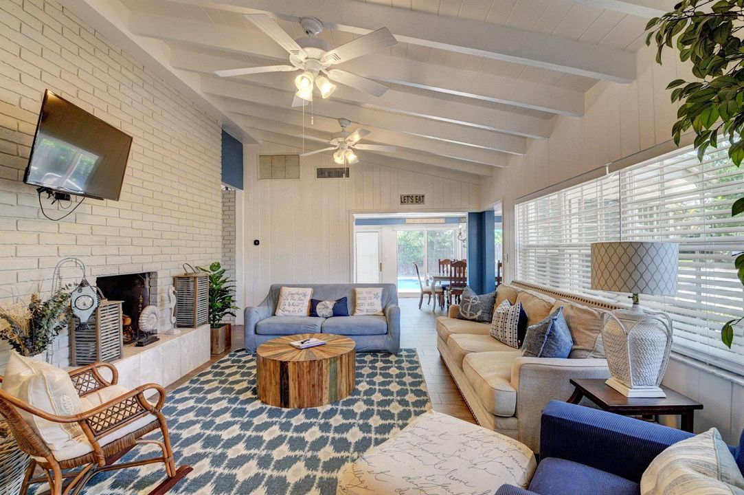 8th living room