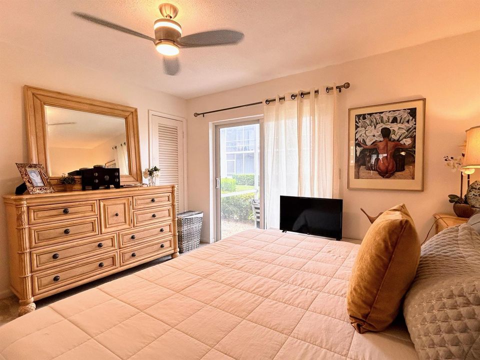 2 WALK IN CLOSETS