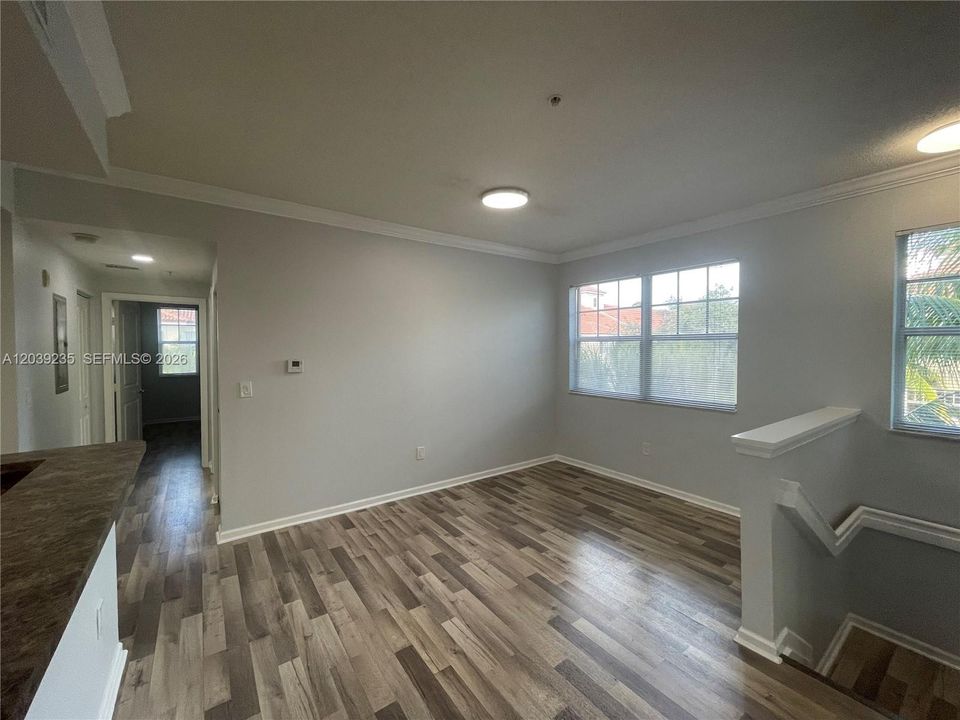 For Rent: $1,850 (1 beds, 1 baths, 885 Square Feet)