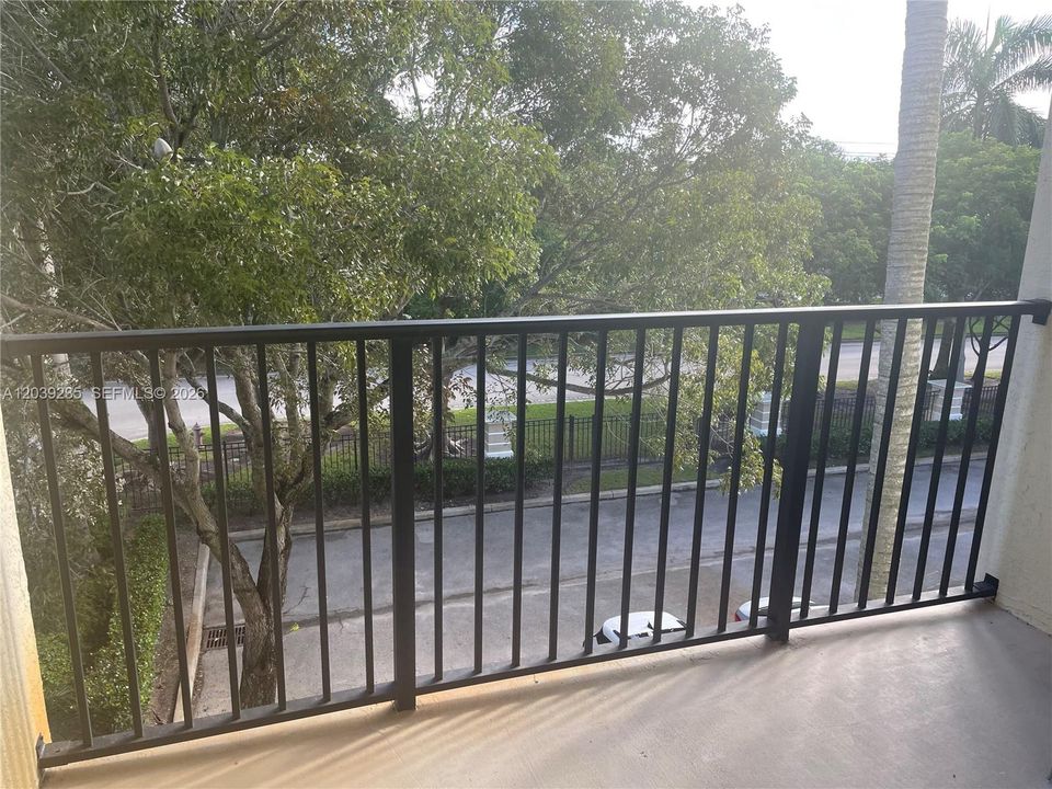 For Rent: $1,850 (1 beds, 1 baths, 885 Square Feet)
