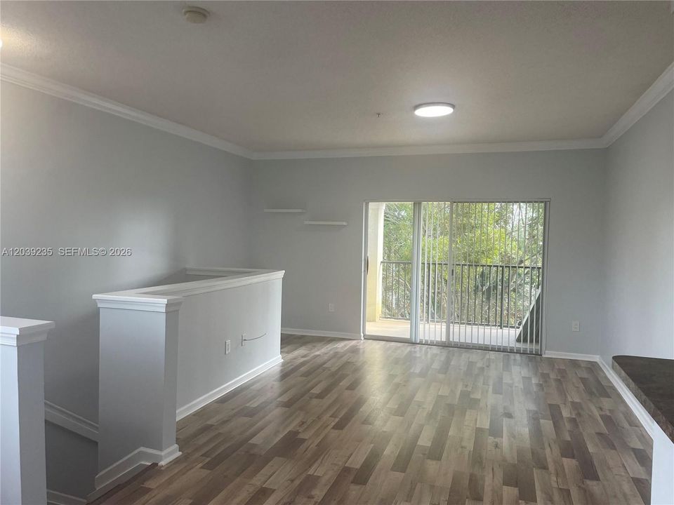 For Rent: $1,850 (1 beds, 1 baths, 885 Square Feet)
