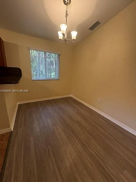 На продажу: $209,900 (3 спален, 2 ванн, 1024 Квадратных фут)
