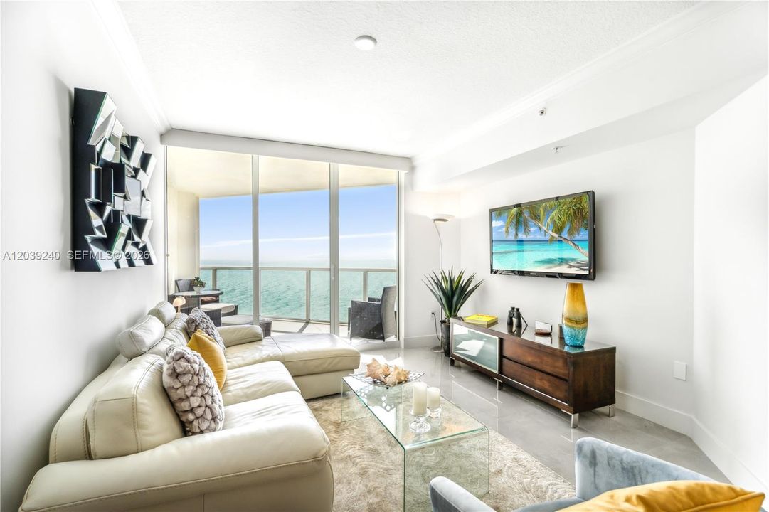 For Sale: $864,000 (1 beds, 1 baths, 1000 Square Feet)