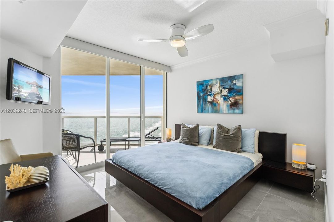 For Sale: $864,000 (1 beds, 1 baths, 1000 Square Feet)