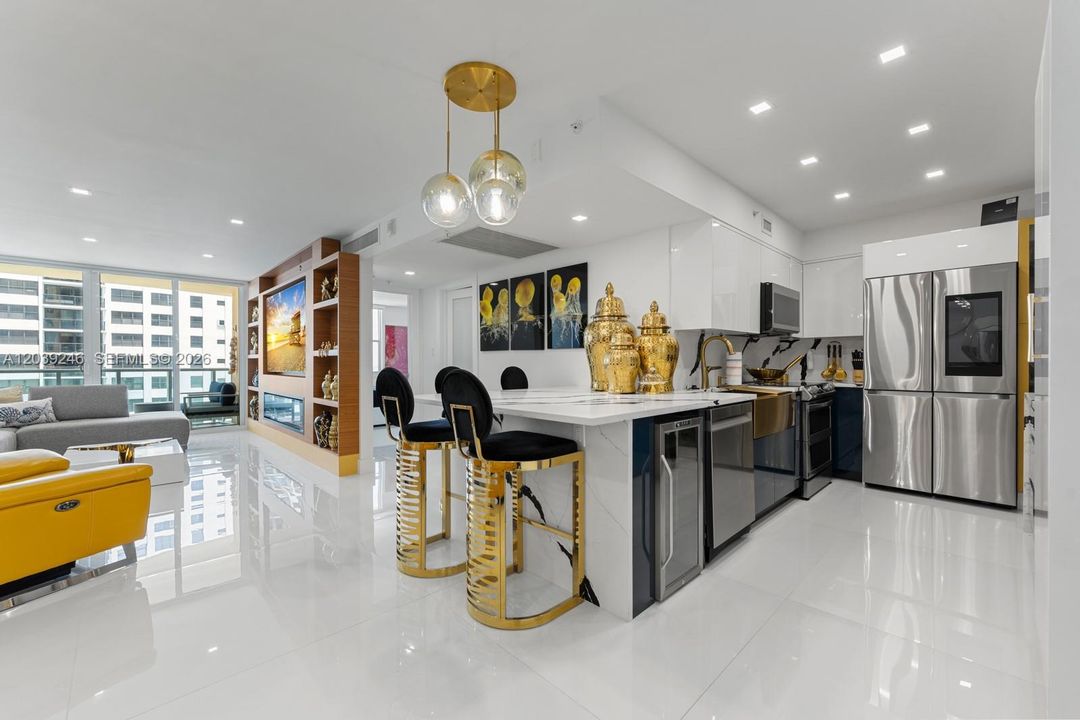 For Sale: $649,000 (1 beds, 1 baths, 745 Square Feet)