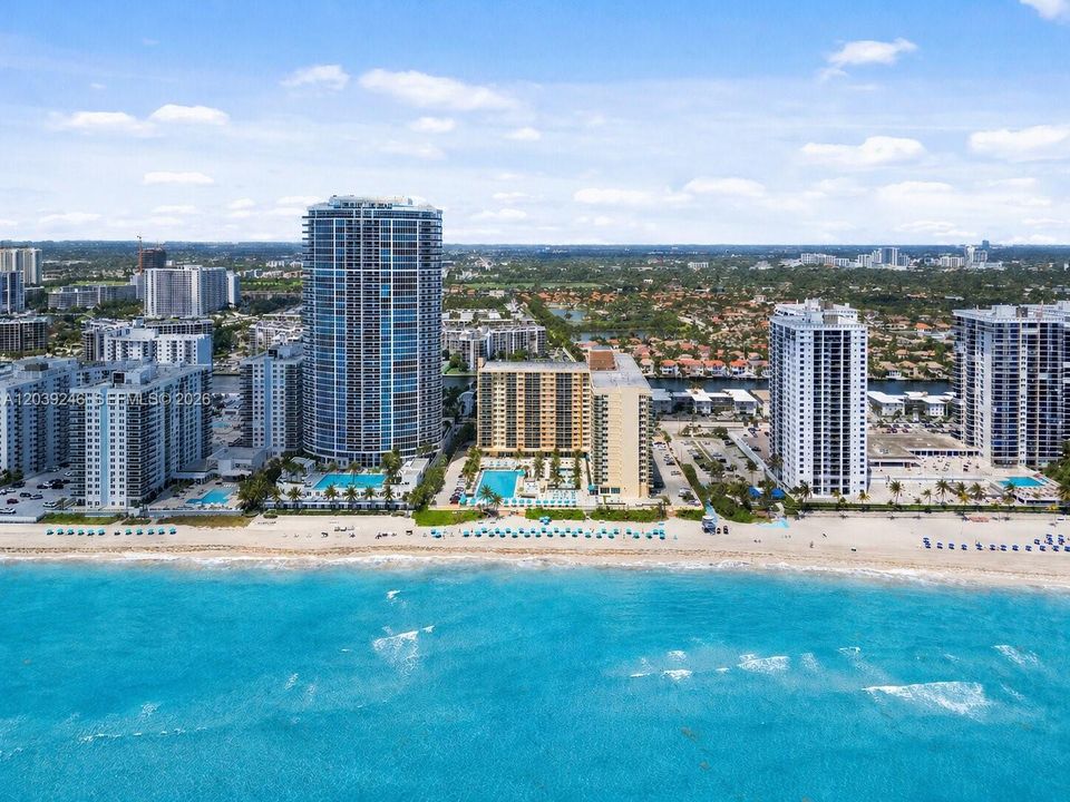 For Sale: $649,000 (1 beds, 1 baths, 745 Square Feet)