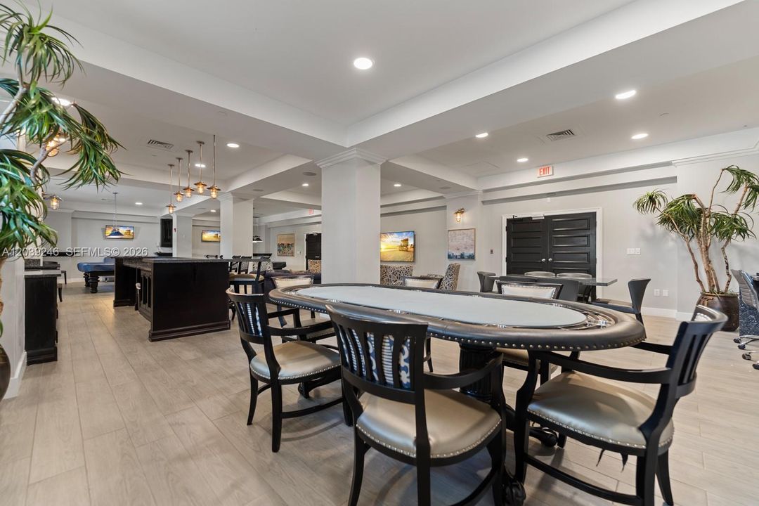 For Sale: $649,000 (1 beds, 1 baths, 745 Square Feet)