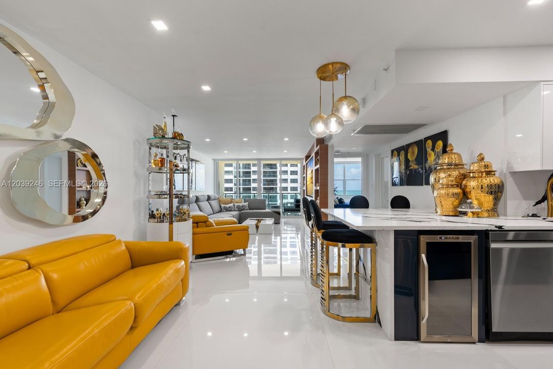 For Sale: $649,000 (1 beds, 1 baths, 745 Square Feet)