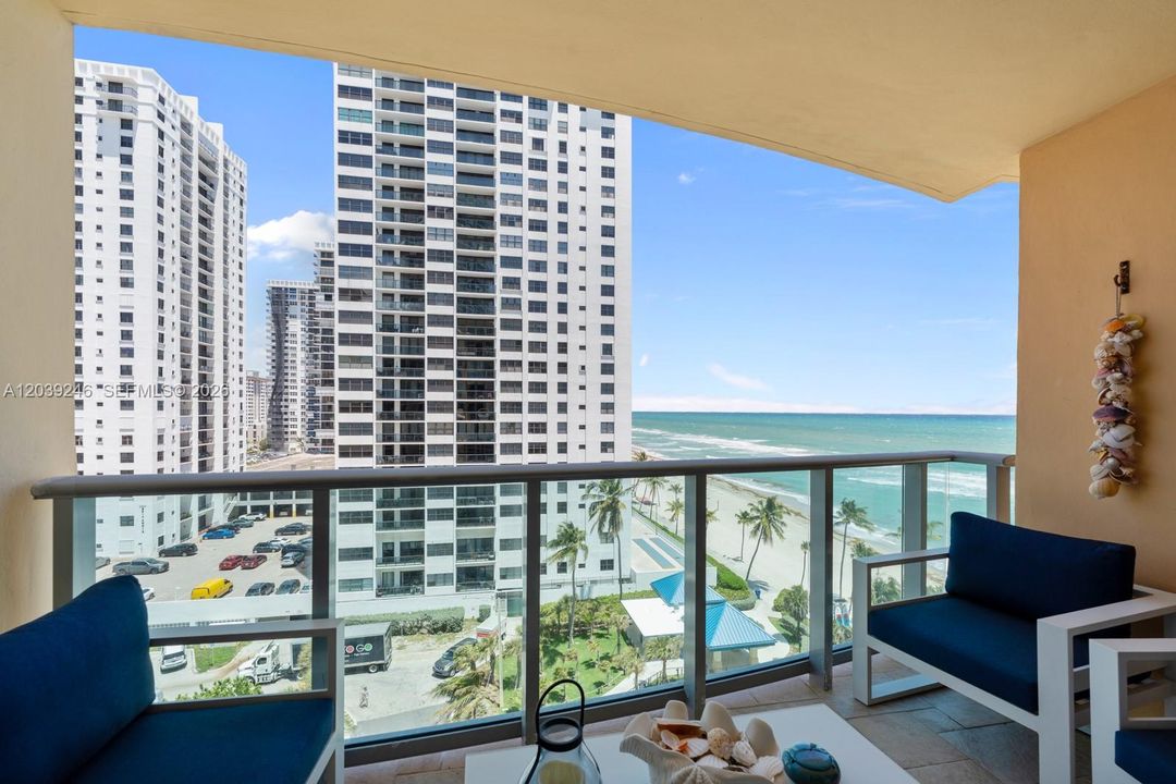 For Sale: $649,000 (1 beds, 1 baths, 745 Square Feet)