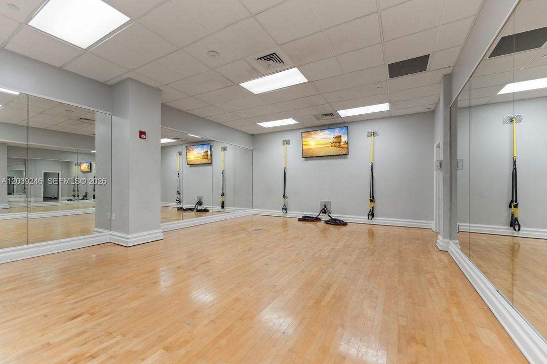 For Sale: $649,000 (1 beds, 1 baths, 745 Square Feet)