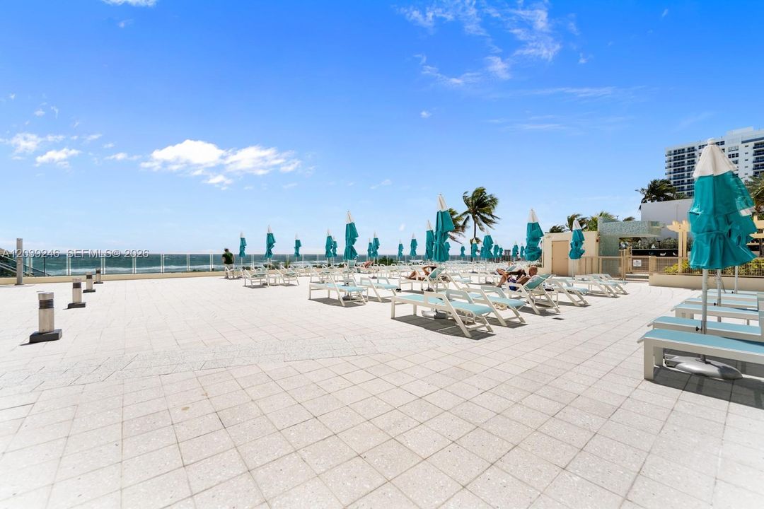 For Sale: $649,000 (1 beds, 1 baths, 745 Square Feet)