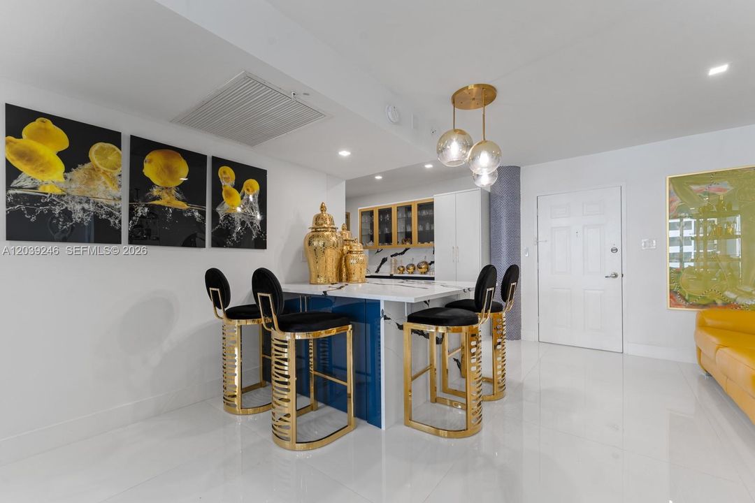 For Sale: $649,000 (1 beds, 1 baths, 745 Square Feet)