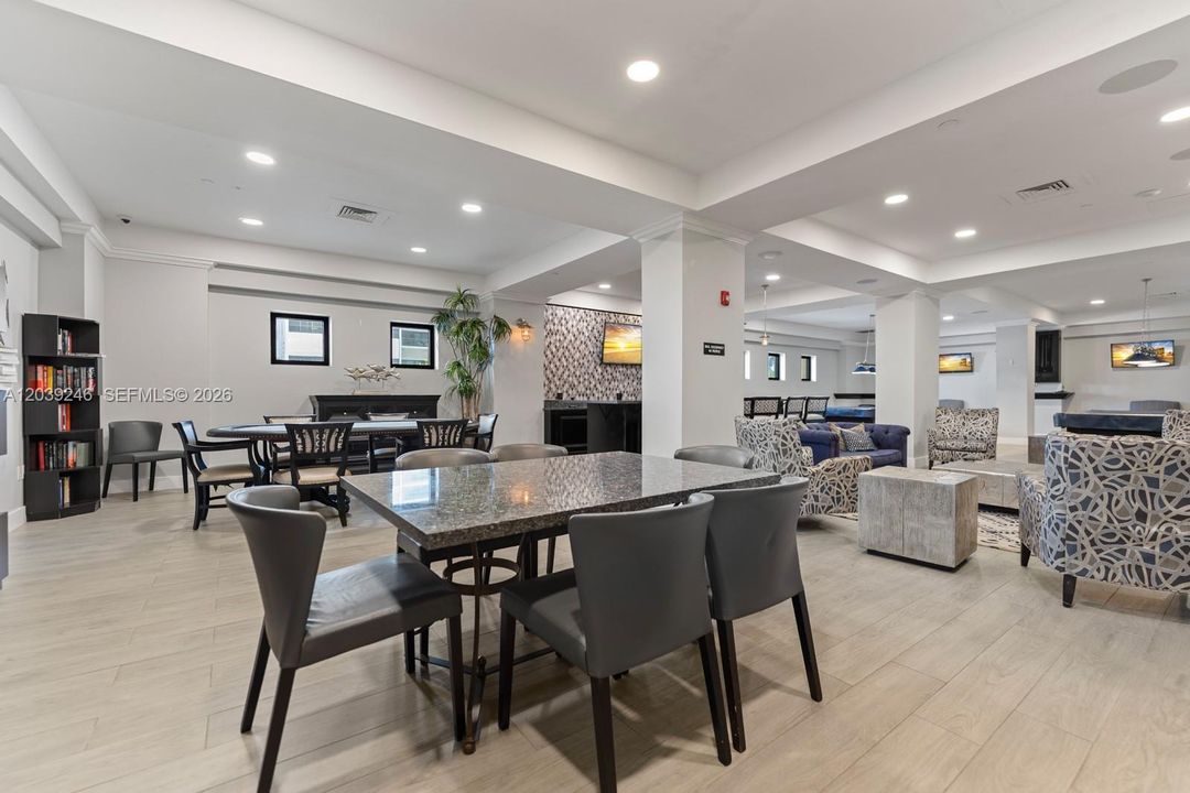 For Sale: $649,000 (1 beds, 1 baths, 745 Square Feet)