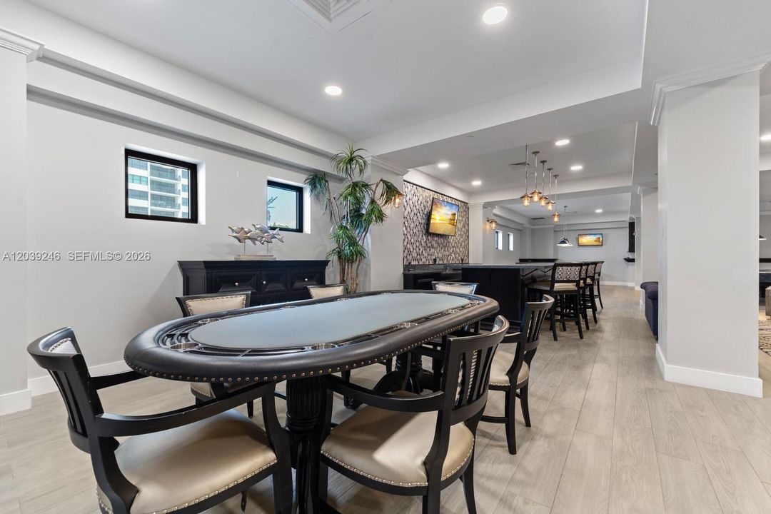 For Sale: $649,000 (1 beds, 1 baths, 745 Square Feet)
