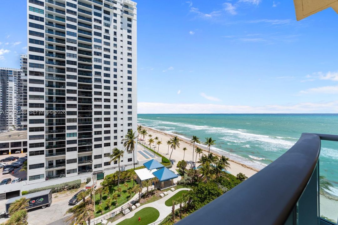 For Sale: $649,000 (1 beds, 1 baths, 745 Square Feet)