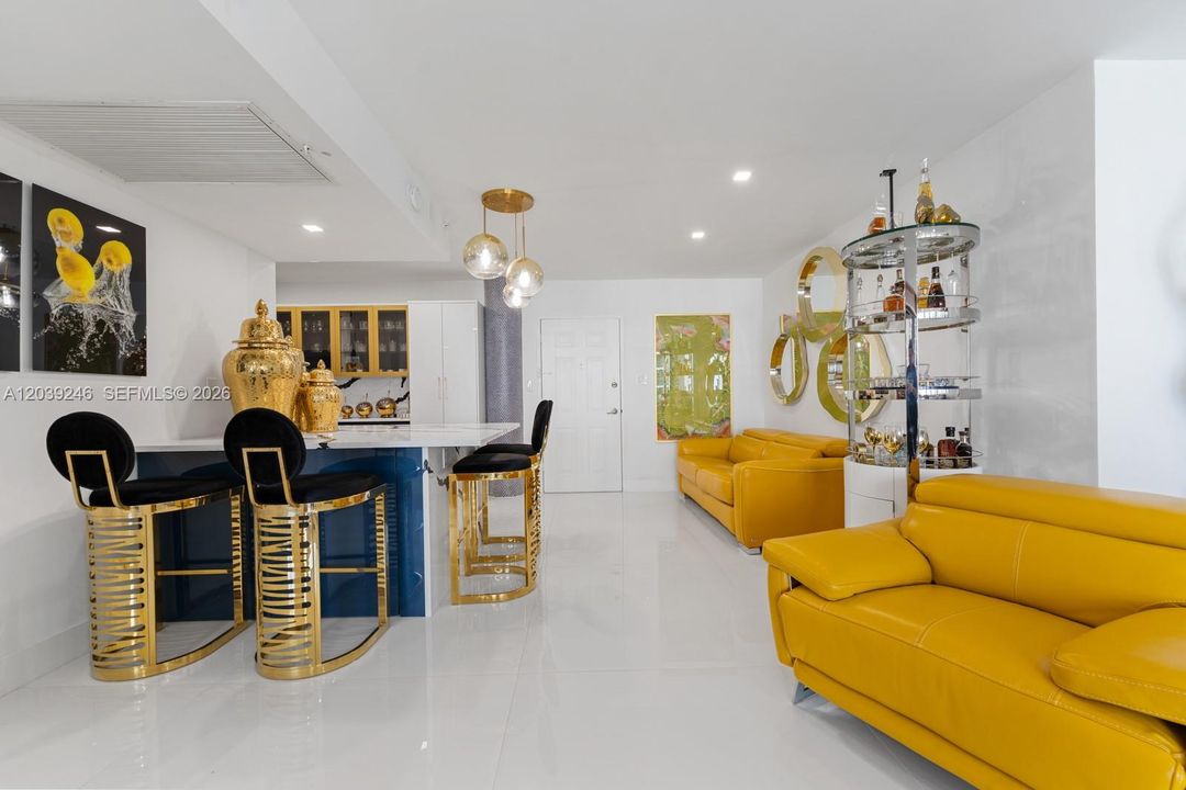 For Sale: $649,000 (1 beds, 1 baths, 745 Square Feet)