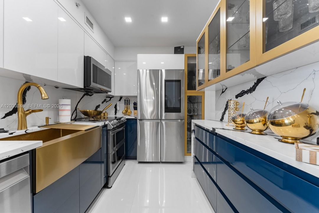 For Sale: $649,000 (1 beds, 1 baths, 745 Square Feet)
