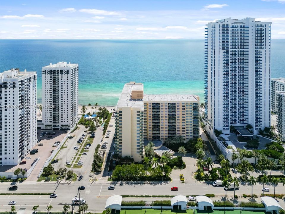 For Sale: $649,000 (1 beds, 1 baths, 745 Square Feet)