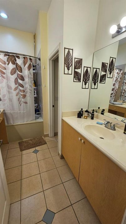 For Sale: $510,000 (5 beds, 3 baths, 2024 Square Feet)