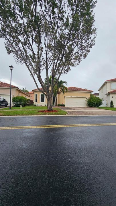 For Sale: $510,000 (5 beds, 3 baths, 2024 Square Feet)