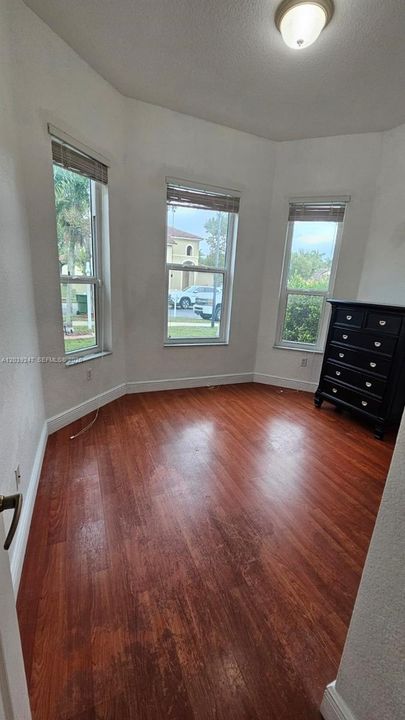 For Sale: $510,000 (5 beds, 3 baths, 2024 Square Feet)
