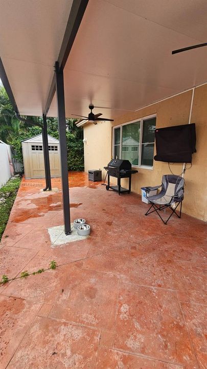 For Sale: $510,000 (5 beds, 3 baths, 2024 Square Feet)