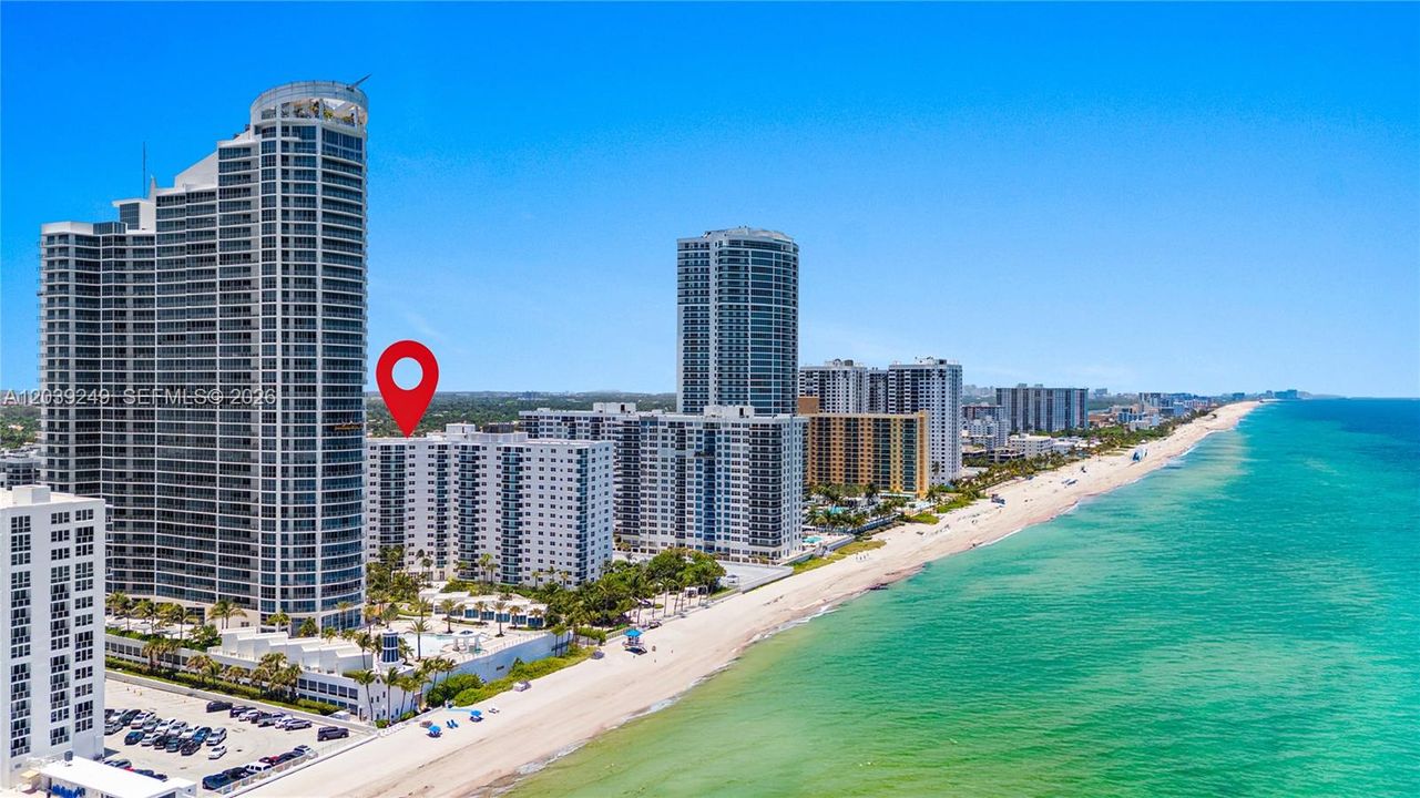 For Sale: $549,000 (1 beds, 1 baths, 883 Square Feet)