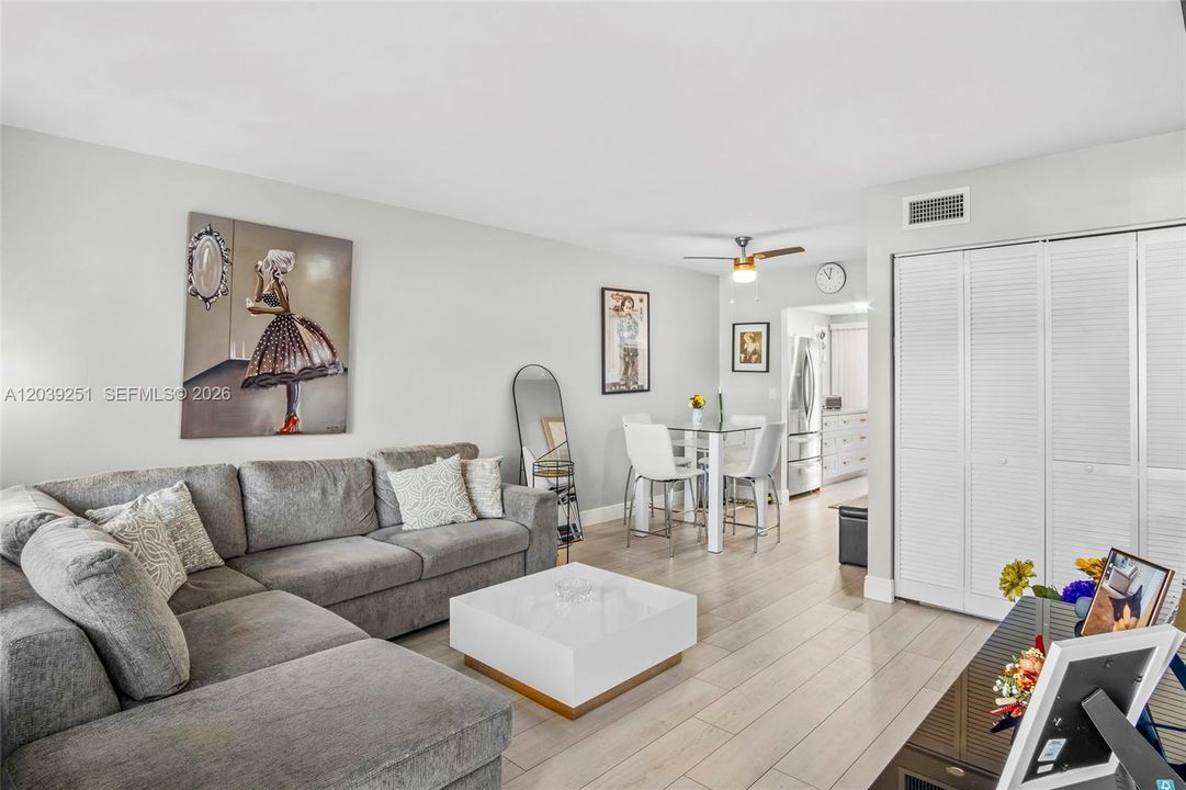 For Rent: $1,400 (1 beds, 1 baths, 610 Square Feet)