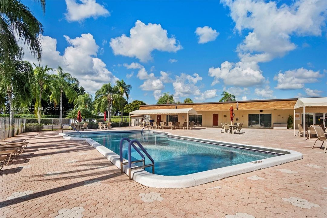 For Rent: $1,400 (1 beds, 1 baths, 610 Square Feet)