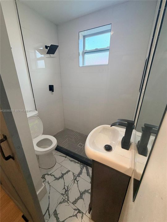 For Rent: $2,400 (2 beds, 1 baths, 6520 Square Feet)