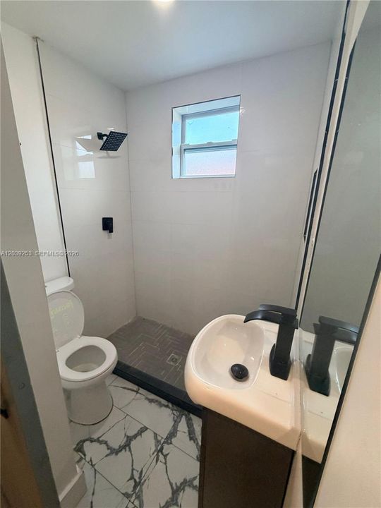 For Rent: $2,400 (2 beds, 1 baths, 6520 Square Feet)