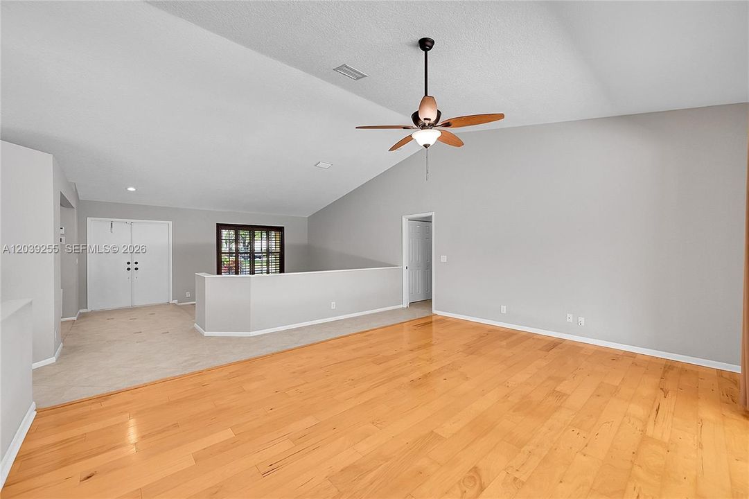 В аренду: $4,950 (4 спален, 2 ванн, 2220 Квадратных фут)