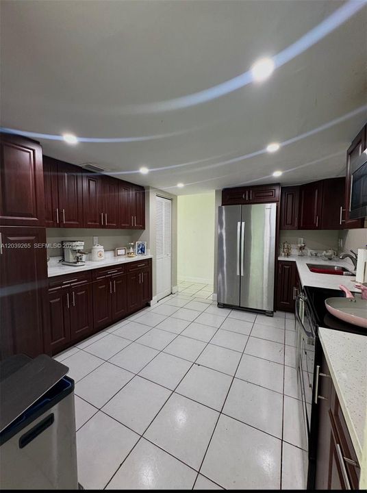 For Rent: $3,200 (3 beds, 2 baths, 2080 Square Feet)