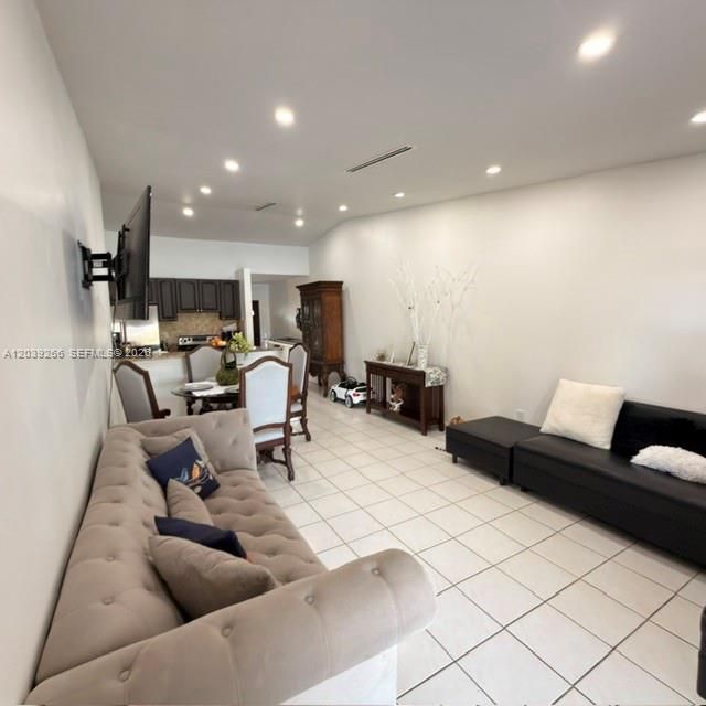 For Sale: $435,000 (3 beds, 2 baths, 1144 Square Feet)