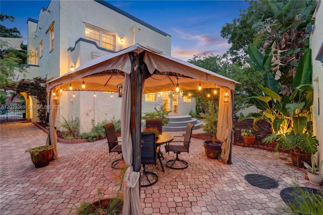En Venta: $1,450,000 (4 camas, 3 baños, 2984 Pies cuadrados)