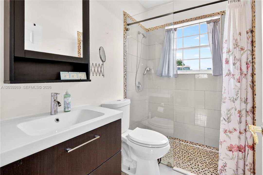 En Venta: $1,450,000 (4 camas, 3 baños, 2984 Pies cuadrados)
