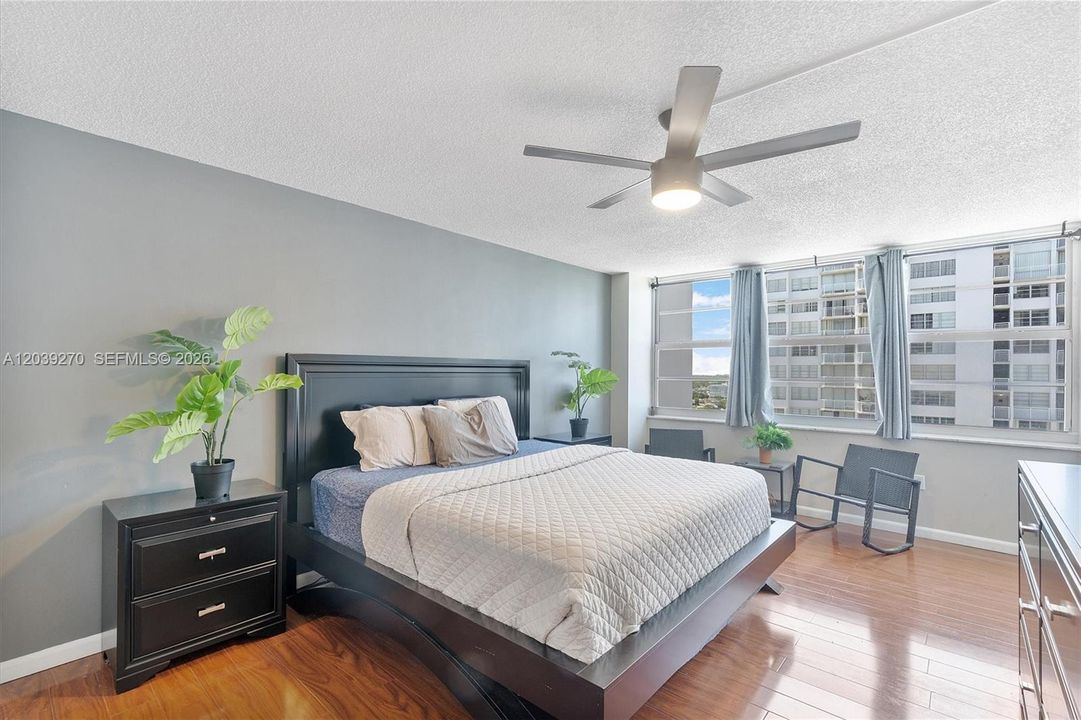 For Sale: $299,900 (2 beds, 2 baths, 1565 Square Feet)